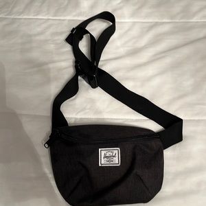 Herschel Fanny pack black hatch design